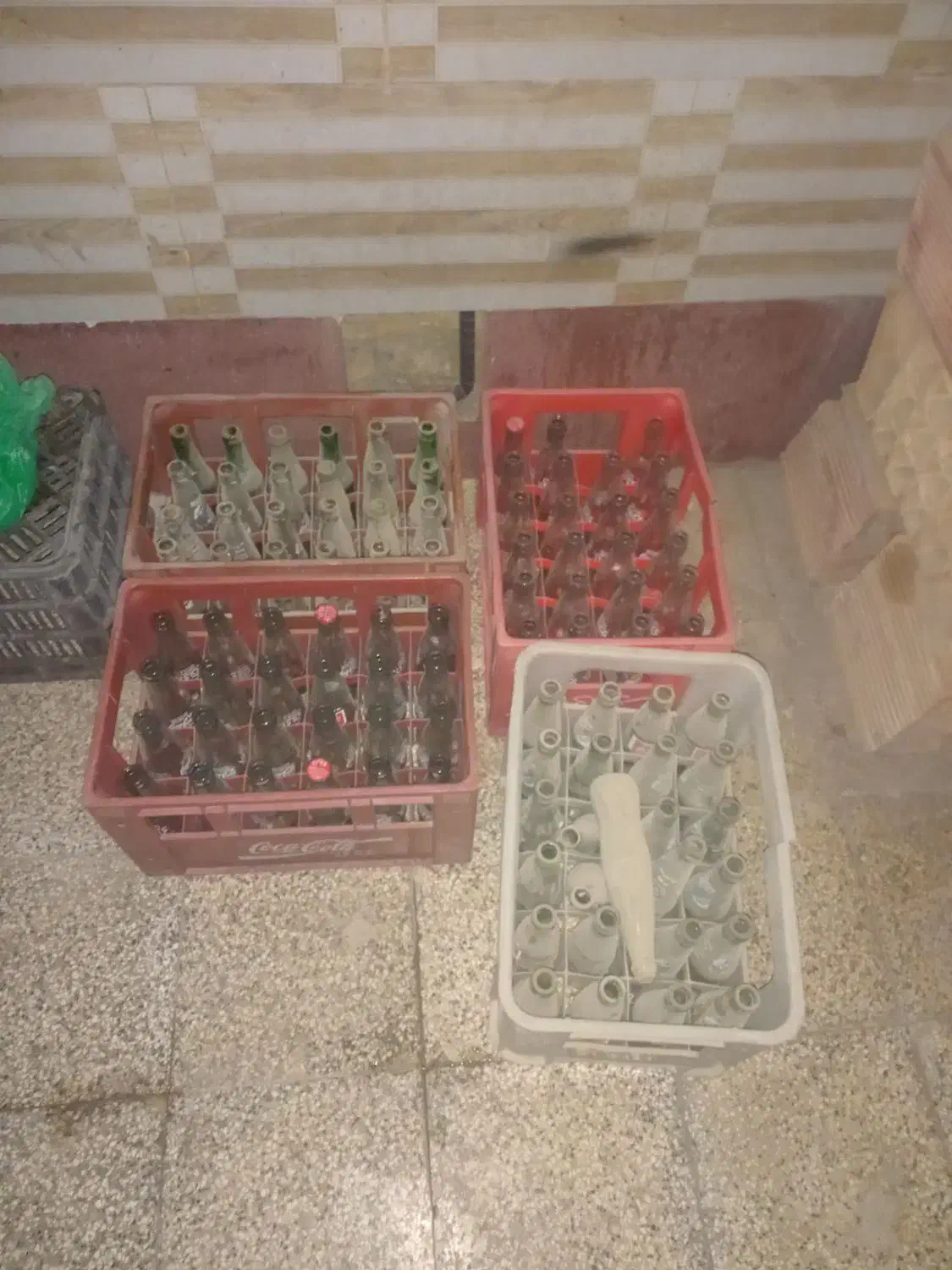 شیشه نوشابه|ظروف نگهدارنده، پلاستیکی، یک‌بارمصرف|مشهد, الهیه|دیوار