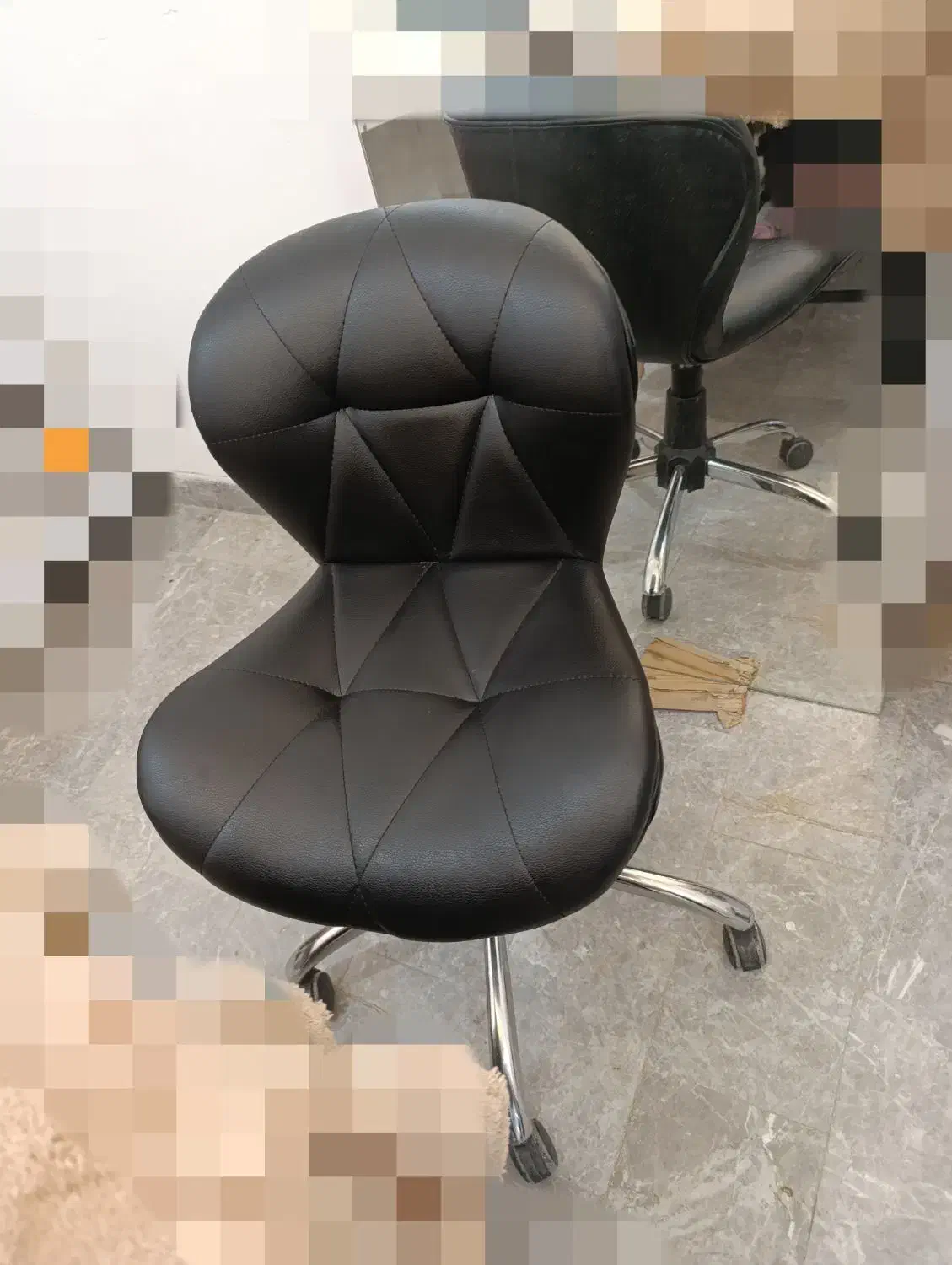 صندلی ، سر مانکن ، آینه ، پاف|آرایشگاه و سالن‌های زیبایی|بندرعباس, |دیوار