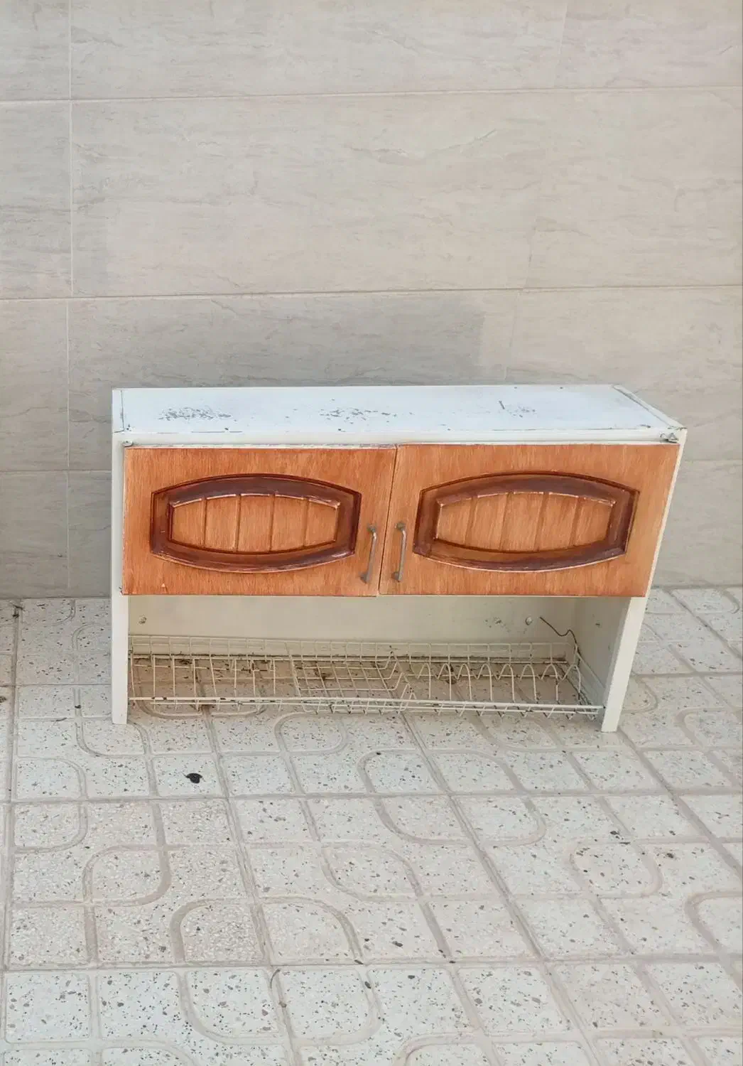 آب چکان|آب‌چکان و نظم‌دهنده ظروف|کرمانشاه, |دیوار