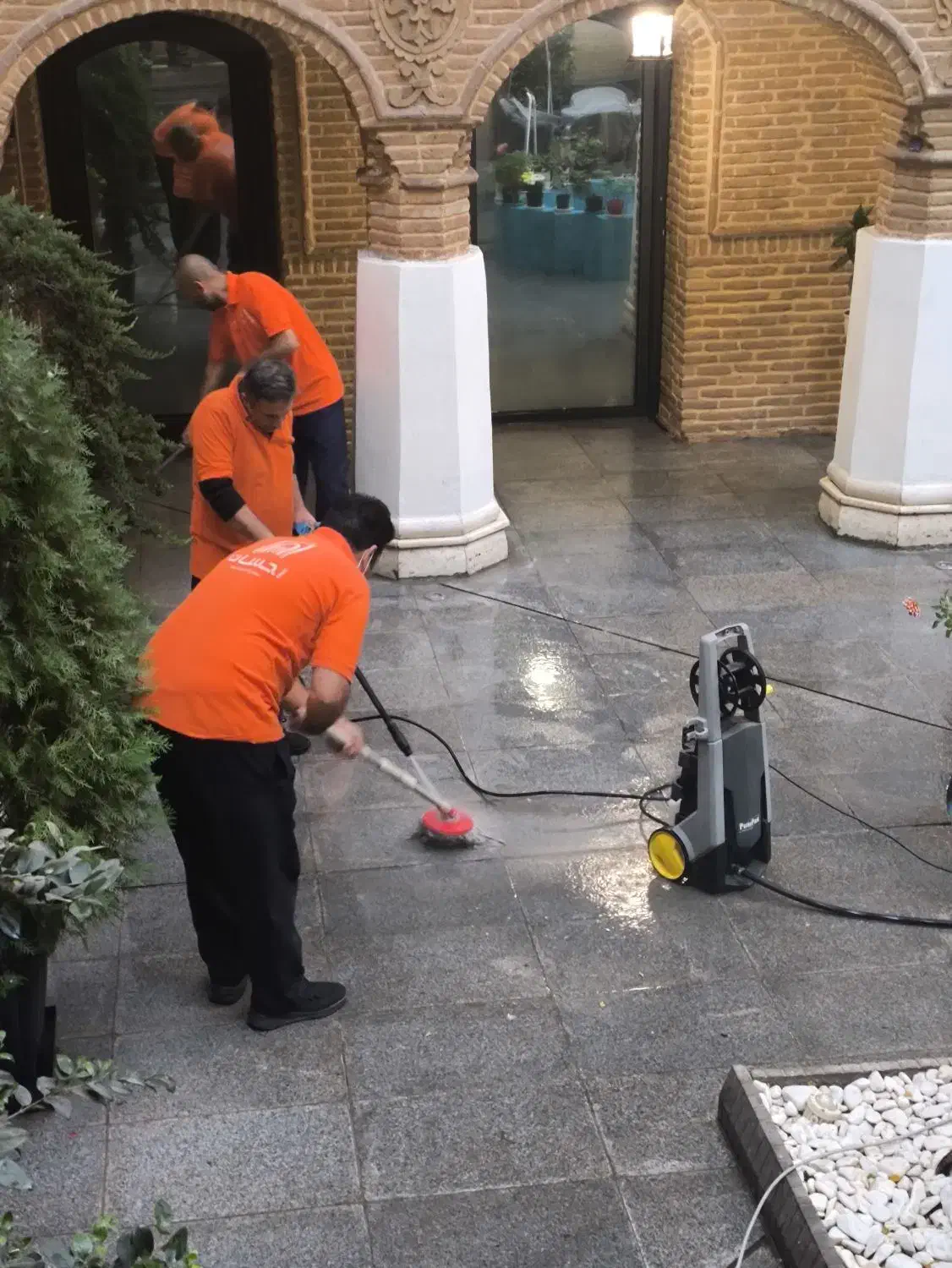 استخدام نیرو خانم نظافت در پاساژ ( خانم )|استخدام سرایداری و نظافت|تهران, بازار|دیوار