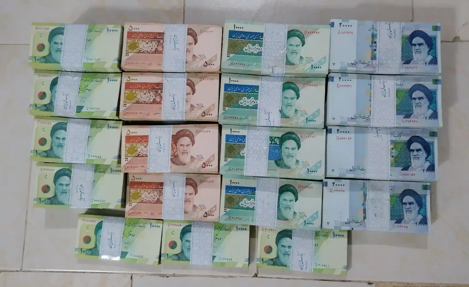 فروش اسکناس کارکرده جمهوری|کلکسیون سکه، تمبر، اسکناس|همدان, |دیوار