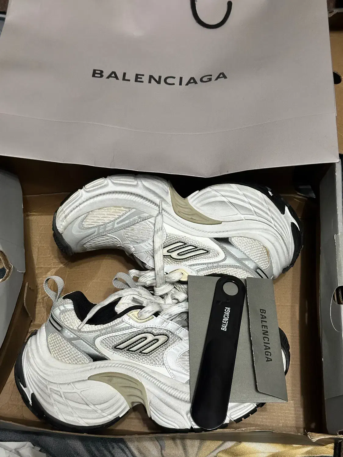 کتونی ۱۰xl|کیف، کفش، کمربند|رشت, منظریه|دیوار