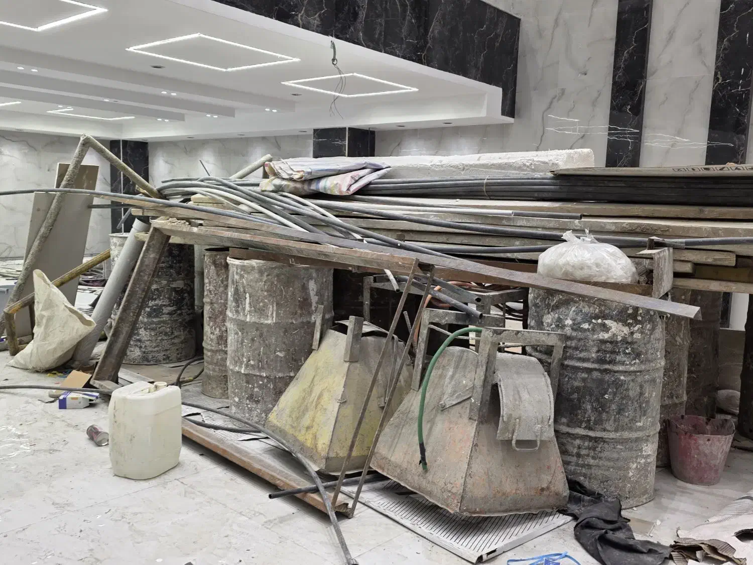 فروش تخته و بشکه و زیرپایی بنایی و بالابر|مصالح و تجهیزات ساختمان|تبریز, |دیوار