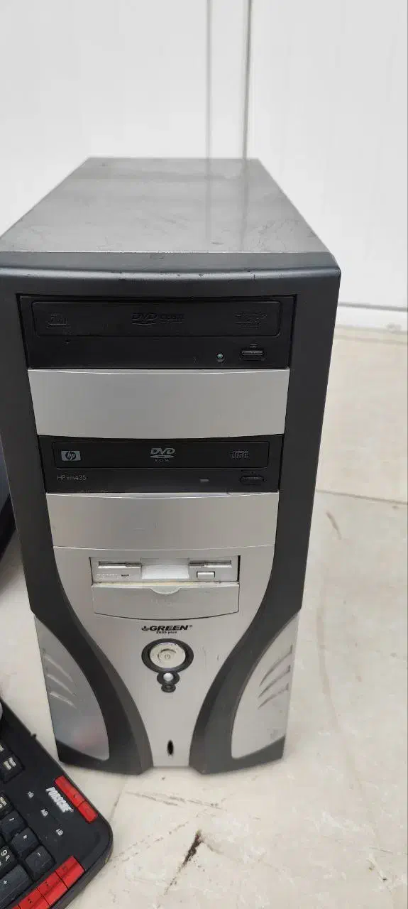 یک کامپیوتر دو مانیتور و لوازم قطعات|رایانه رومیزی|صومعهسرا, |دیوار