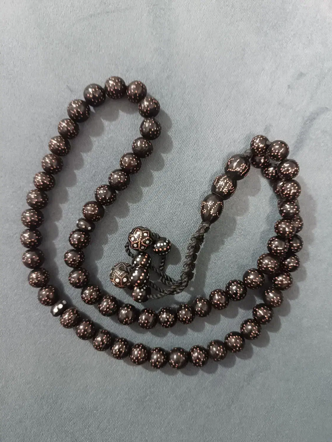 تسبیح زندان بافت|کلکسیون اشیاء عتیقه|بیرجند, |دیوار