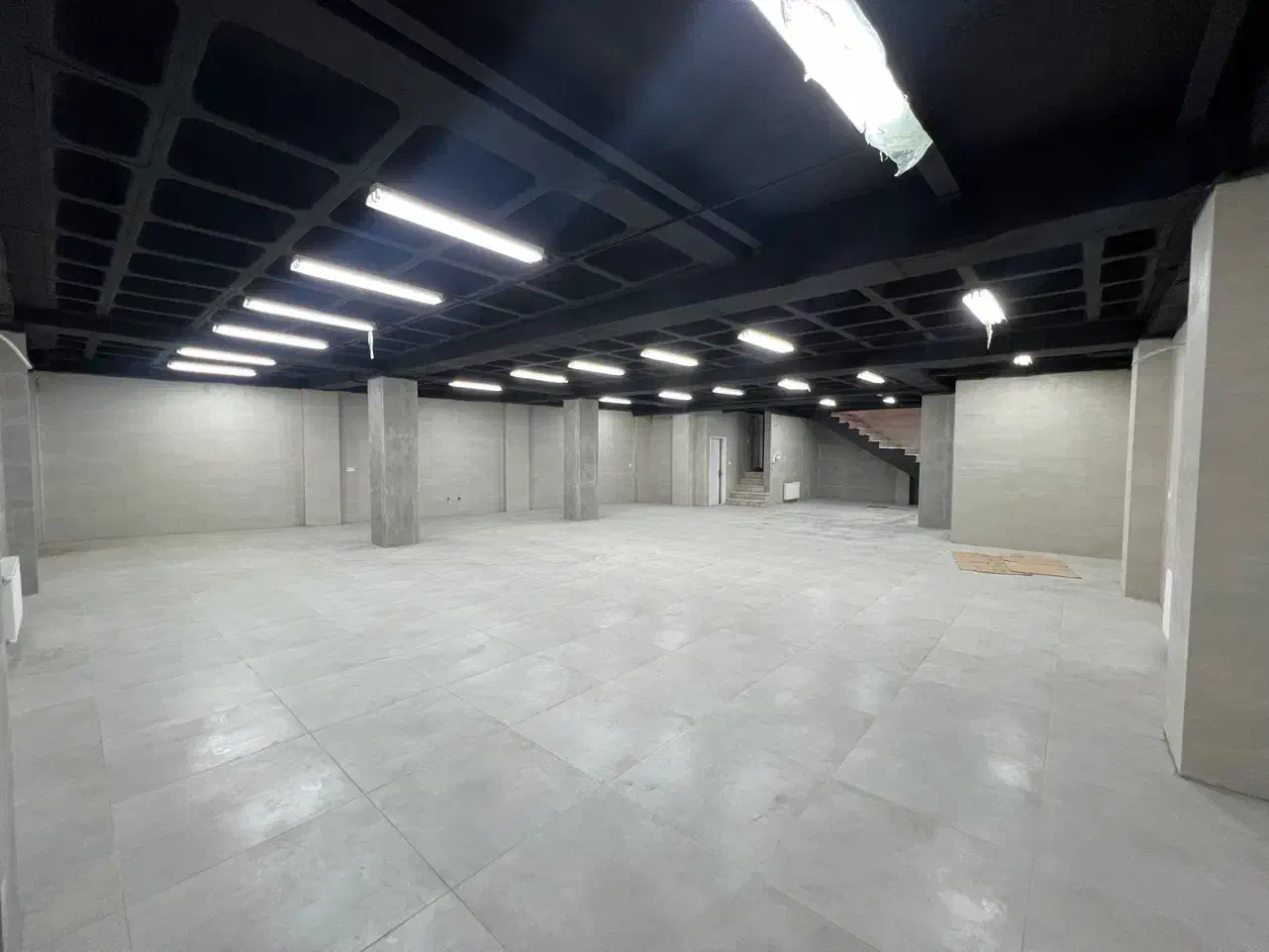 اجاره زیرزمین۲۷۰ متری واقع در میدان آزادی|اجارهٔ مغازه و غرفه|سنندج, |دیوار