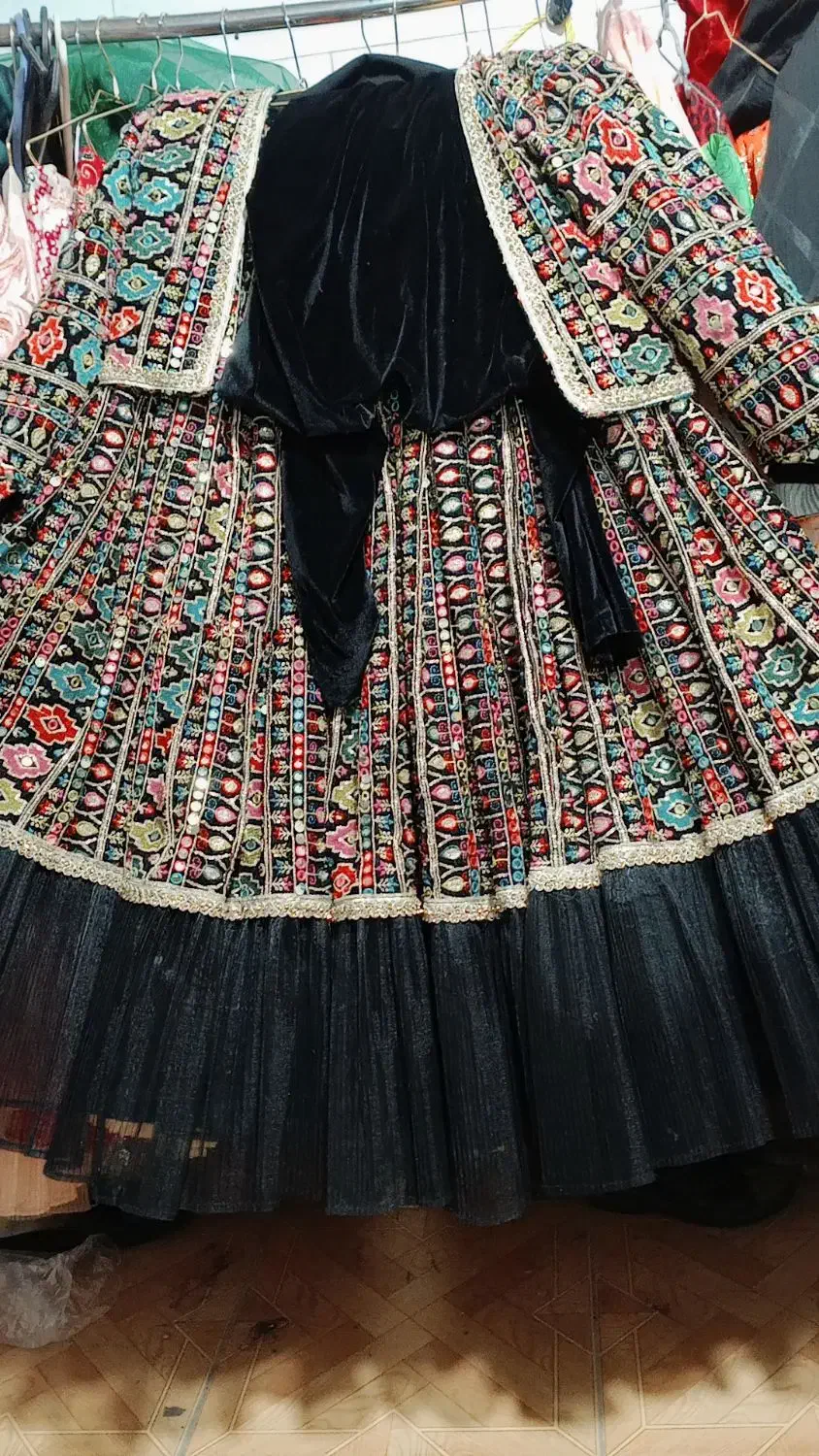 لباس محلی شیک|لباس|مرودشت, استادیوم‎|دیوار