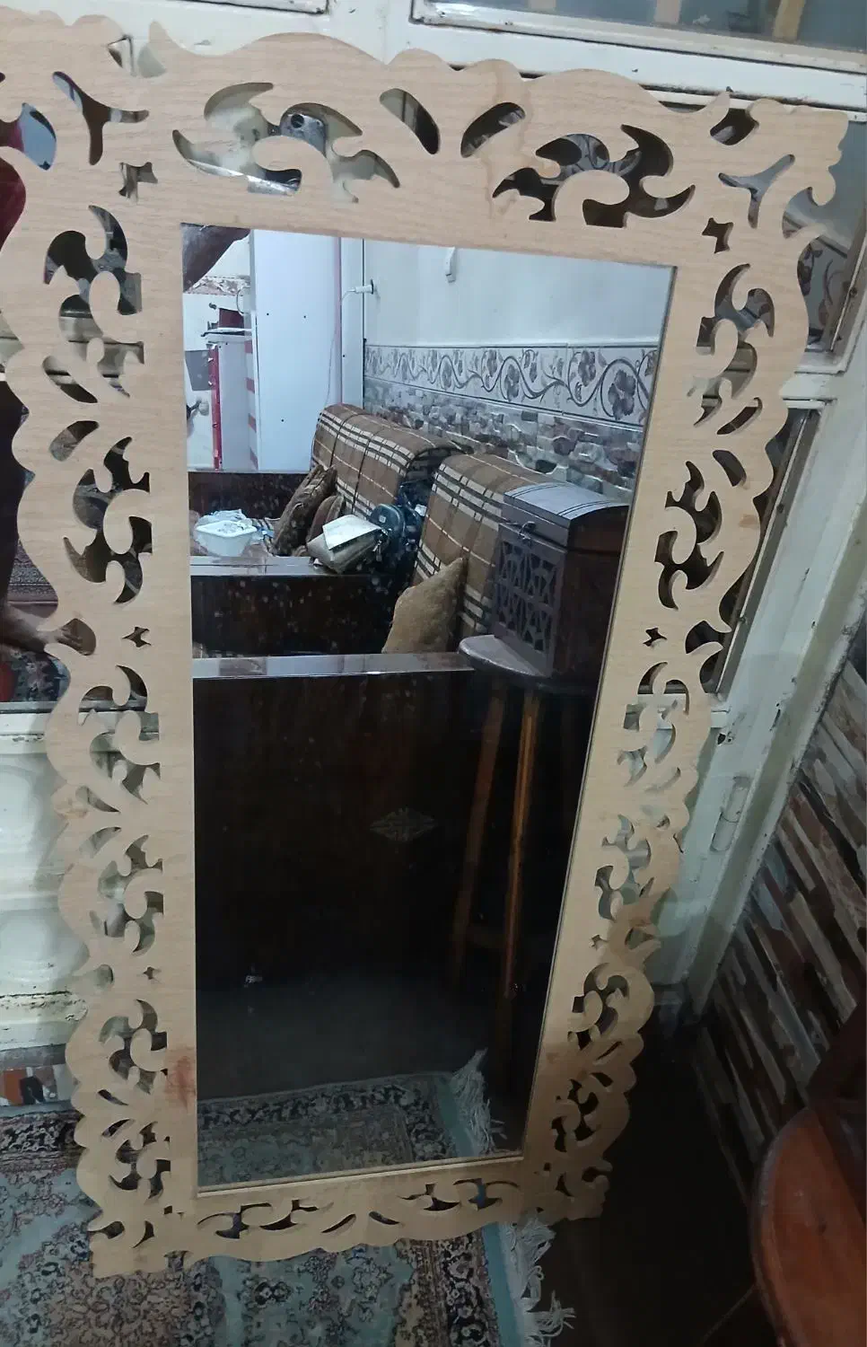 آینه|آینه|میانه, |دیوار