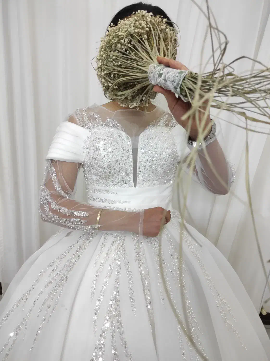 خانم عروس|لباس|اصفهان, خانه اصفهان|دیوار