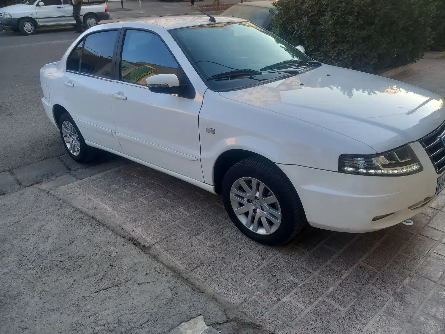 سورن پلاس ای اف سون|خودرو سواری و وانت|فردیس, نیروگاه برق|دیوار