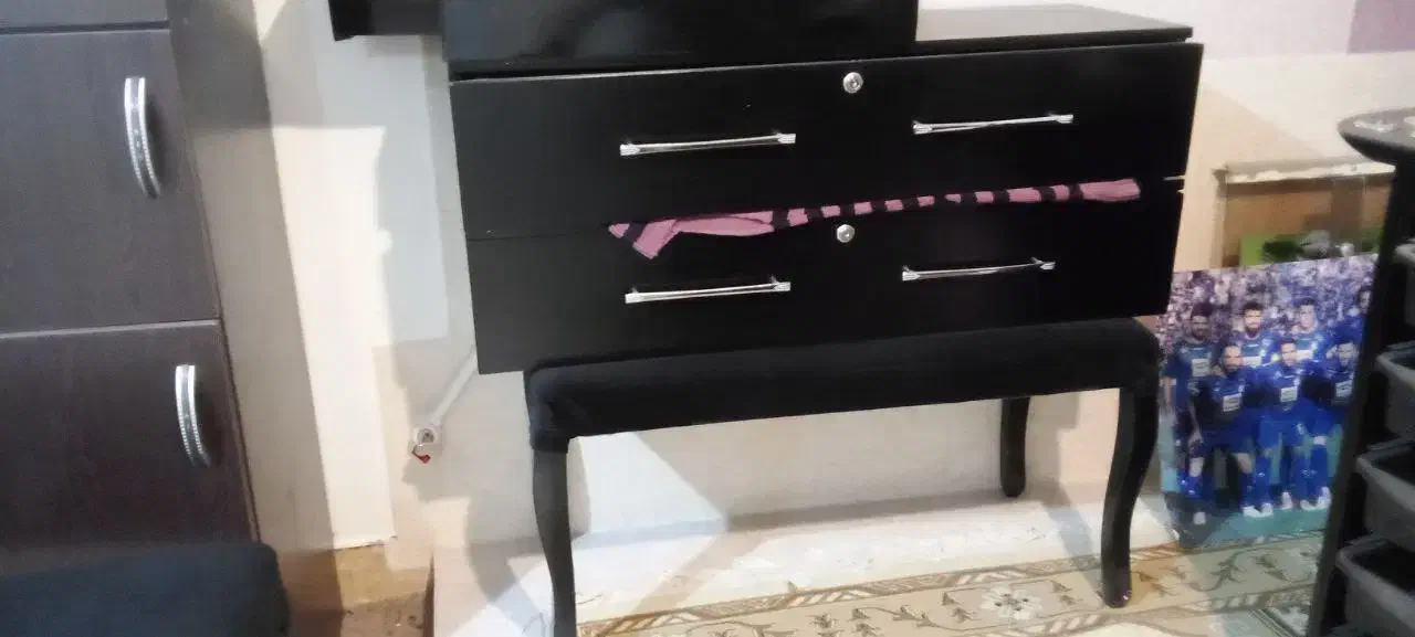 آینه|آرایشگاه و سالن‌های زیبایی|تویسرکان, |دیوار