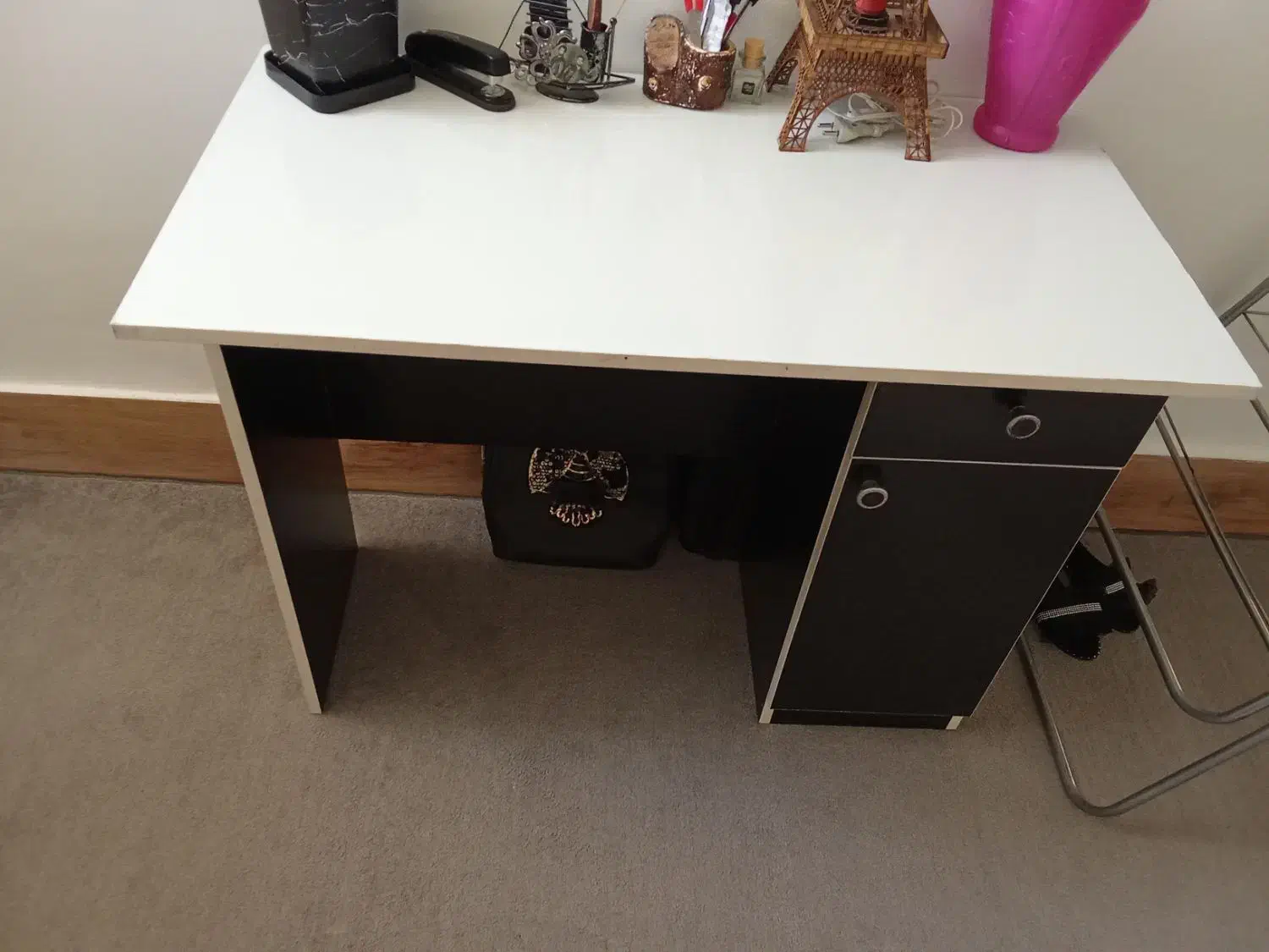 میز تحریر|میز تحریر و کامپیوتر|بیستون, |دیوار