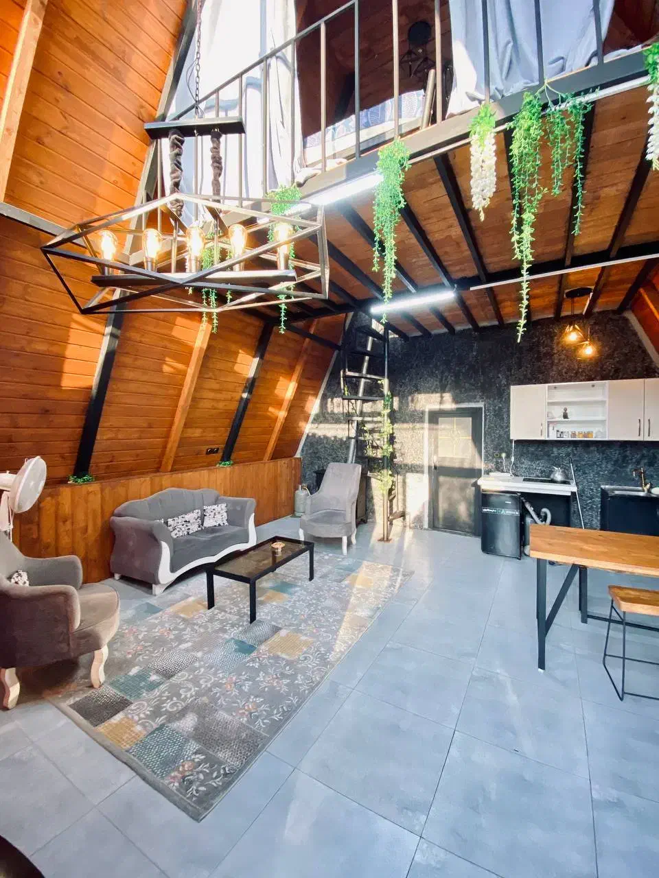 کلبه سوئیسی رشت در مکانی امن|اجارهٔ کوتاه‌مدت ویلا و باغ|رشت, حومه رشت|دیوار