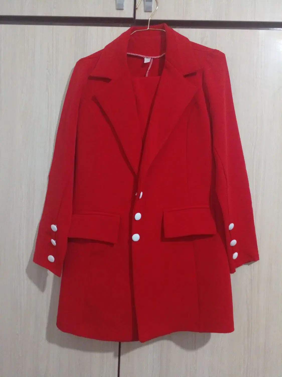 کت وشلوار|لباس|یاسوج, |دیوار