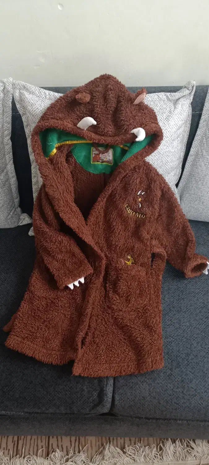 تعدادی حوله تن پوش. کاپشن. پالتو. همگی خارجی|لباس|نیشابور, پاستور|دیوار