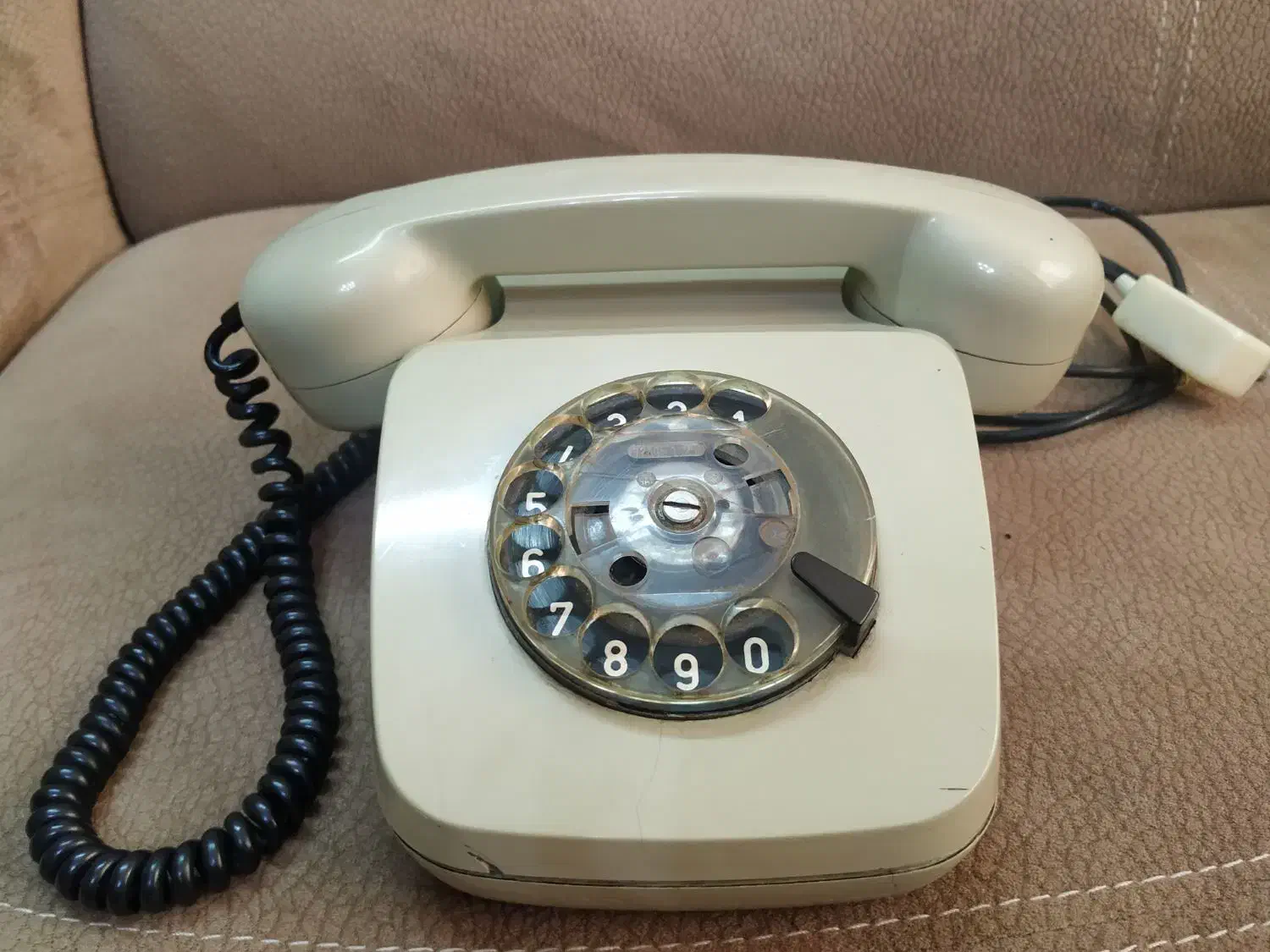 تلفن قدیمی سالم|تلفن رومیزی|مشهد, امیریه|دیوار