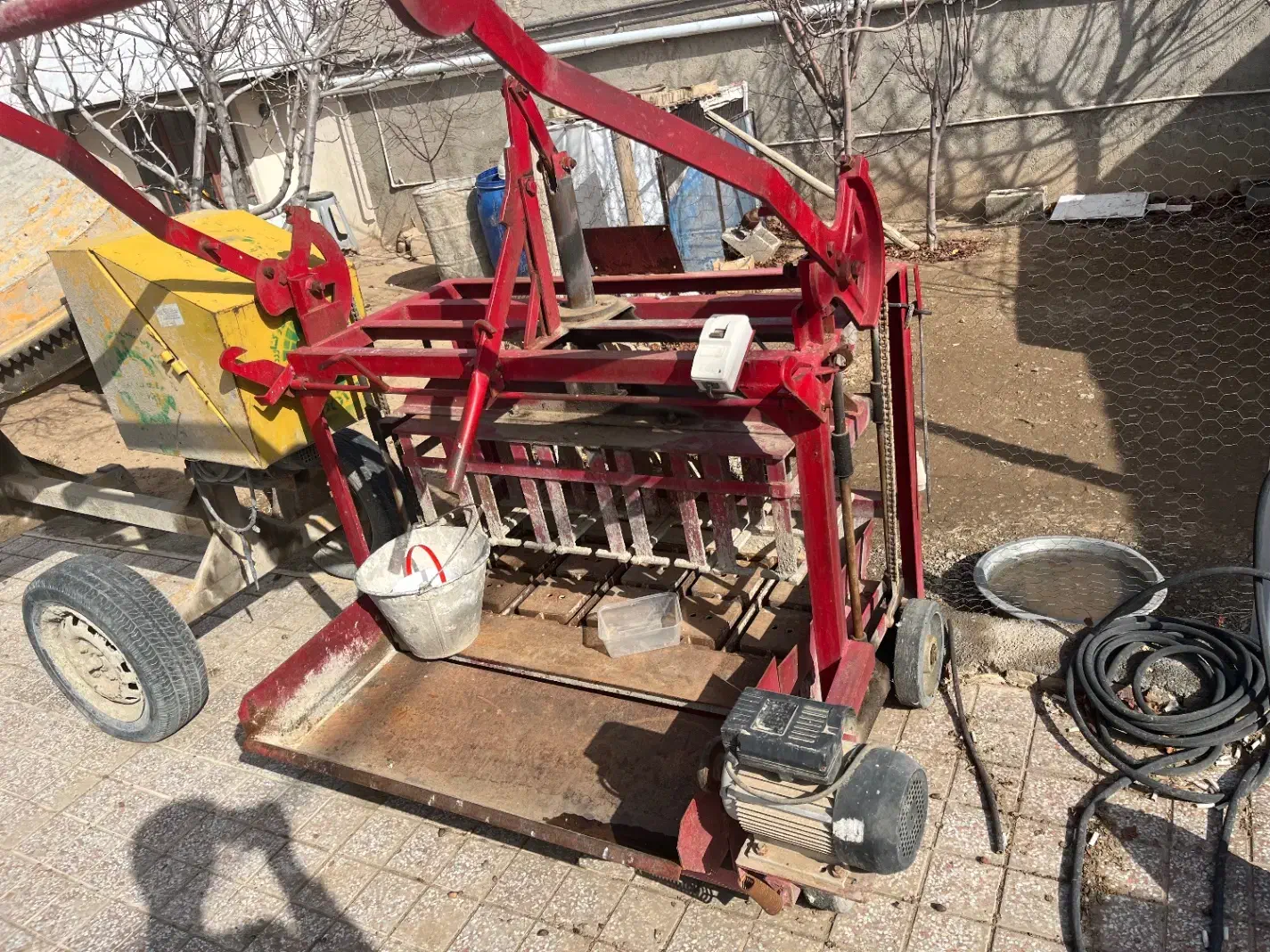 بلوک زن ومیکسر|مصالح و تجهیزات ساختمان|بشاریات, |دیوار