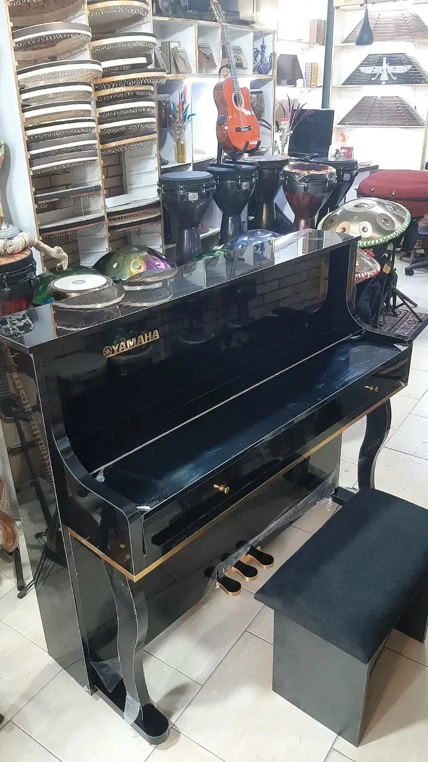 پیانو همراه کابین هایگلس ترک|پیانو، کیبورد، آکاردئون|قدس, شهر‌قدس|دیوار