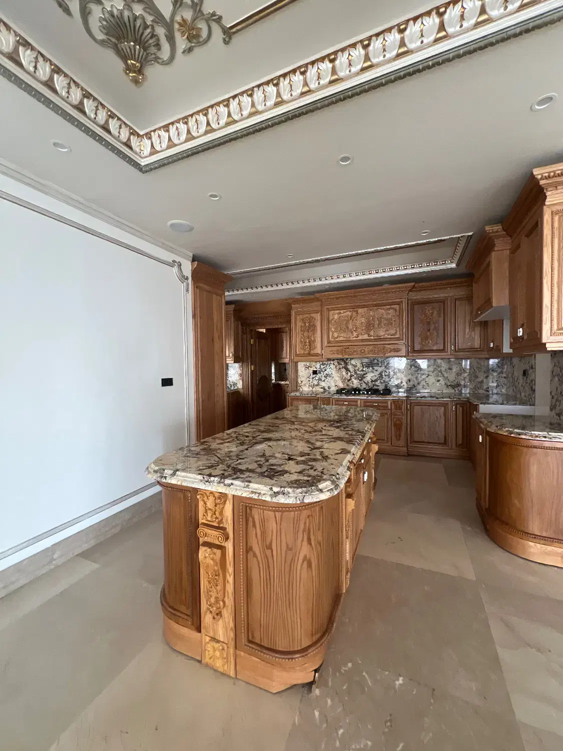 اپارتمان۳۳۰متر۴خواب نیاوران۱۵۰متر حیاط اختصاصی