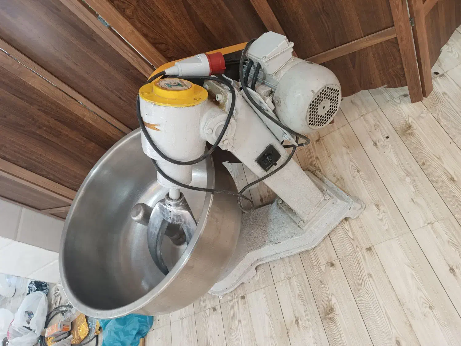 خمیر گیر ۶۰ کیلویی|ماشین‌آلات صنعتی|لاهیجان, لیالستان|دیوار