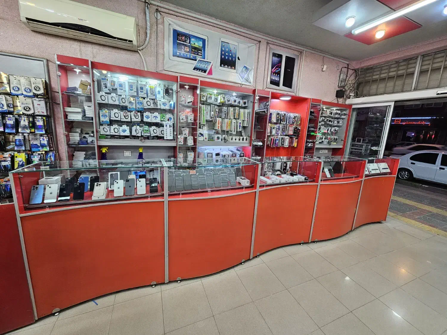 ویترین مغازه تخفیفم داده میشود|فروشگاه و مغازه|رفسنجان, |دیوار