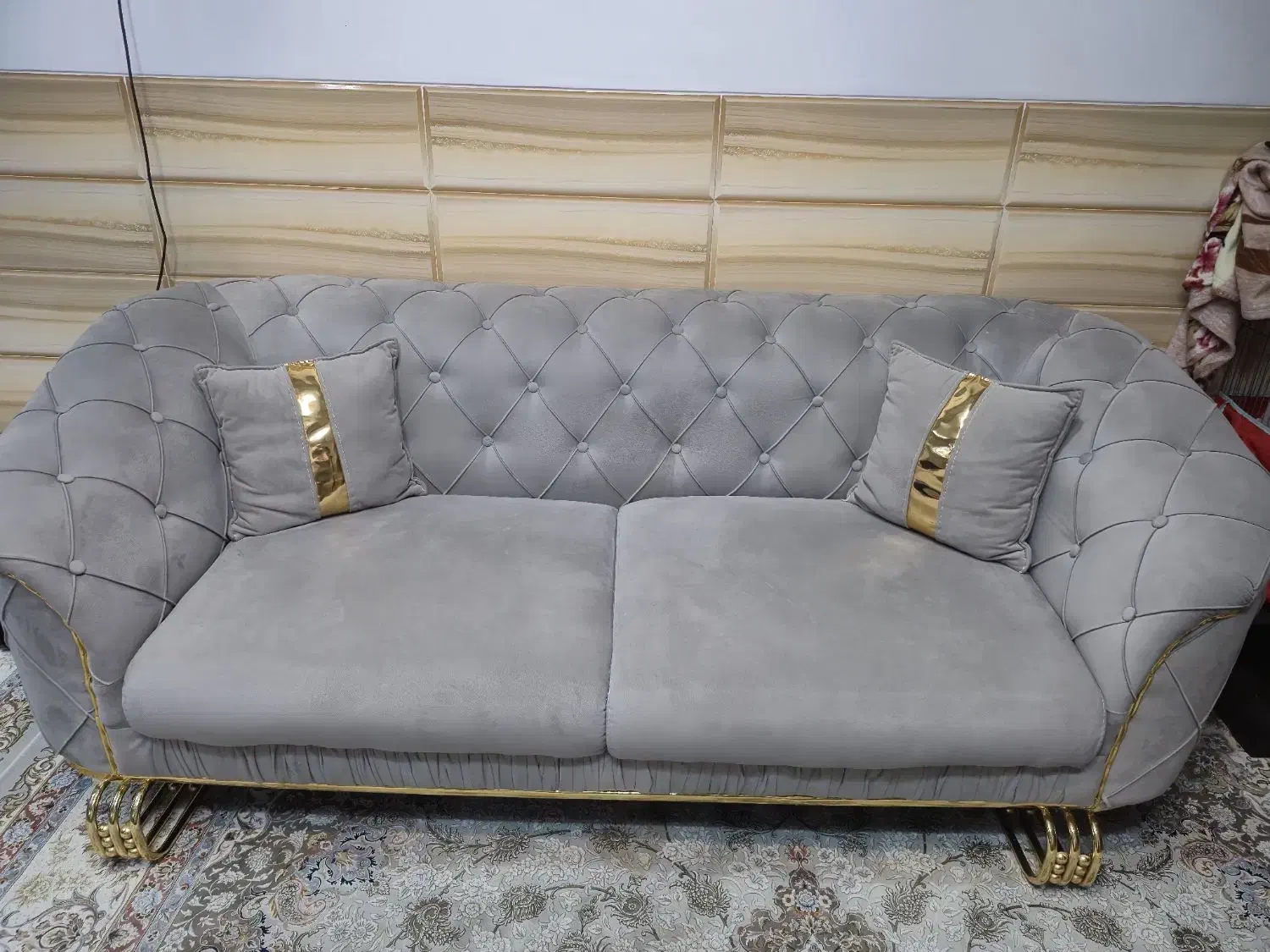 مبل راحتی برای جهیزیه به همراه میز کاملا سالم نو|مبلمان خانگی و میز عسلی|یزد, |دیوار