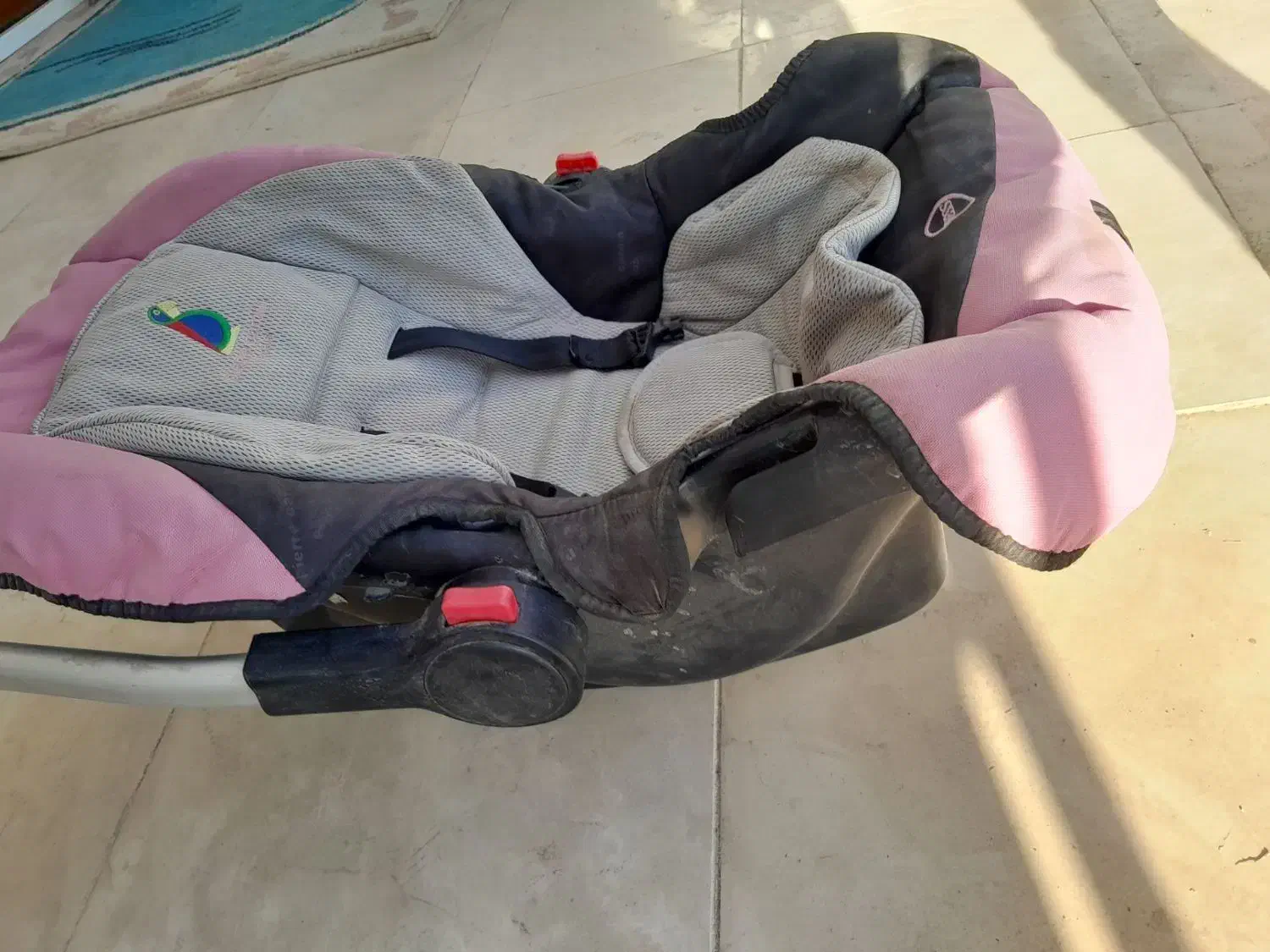 صندلی غذاخوری و صندلی ماشین کودک|تخت و صندلی بچه|کلاله, |دیوار