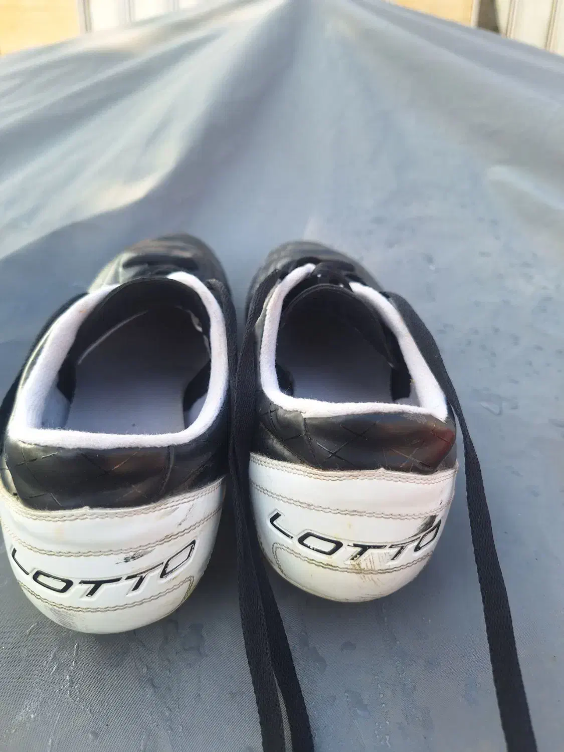 کفش چمنی|کیف، کفش، کمربند|خوی, |دیوار