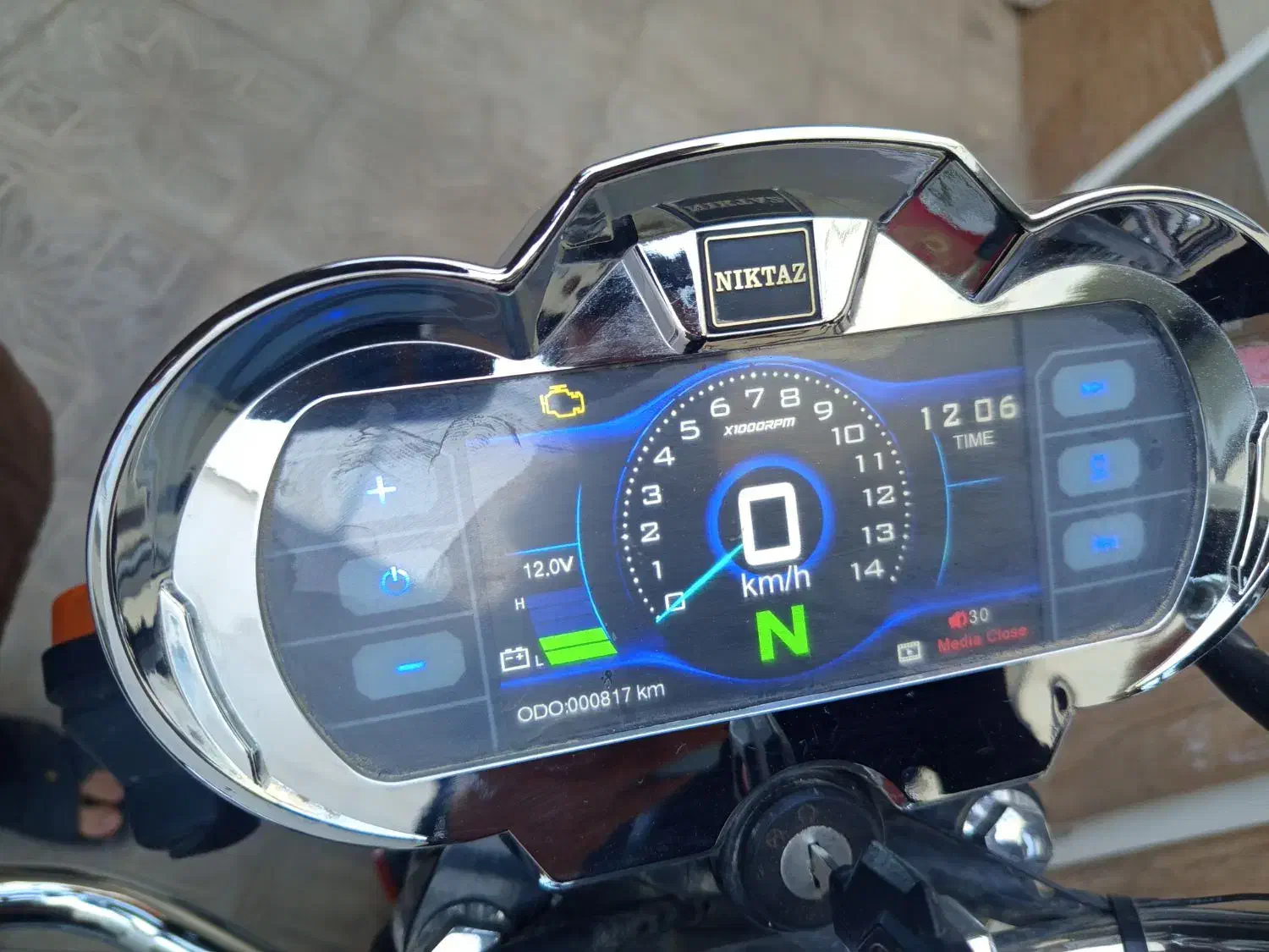 نیکتاز 200  عروسک|موتورسیکلت|قائن, |دیوار