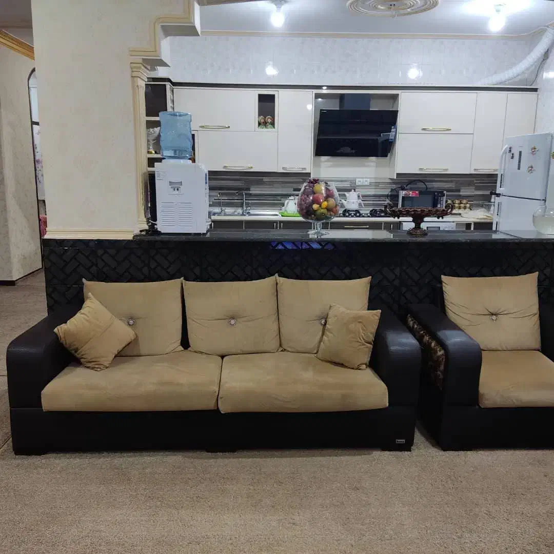 مبل چرم ۷ نفره|مبلمان خانگی و میز عسلی|بندر امام خمینی, |دیوار