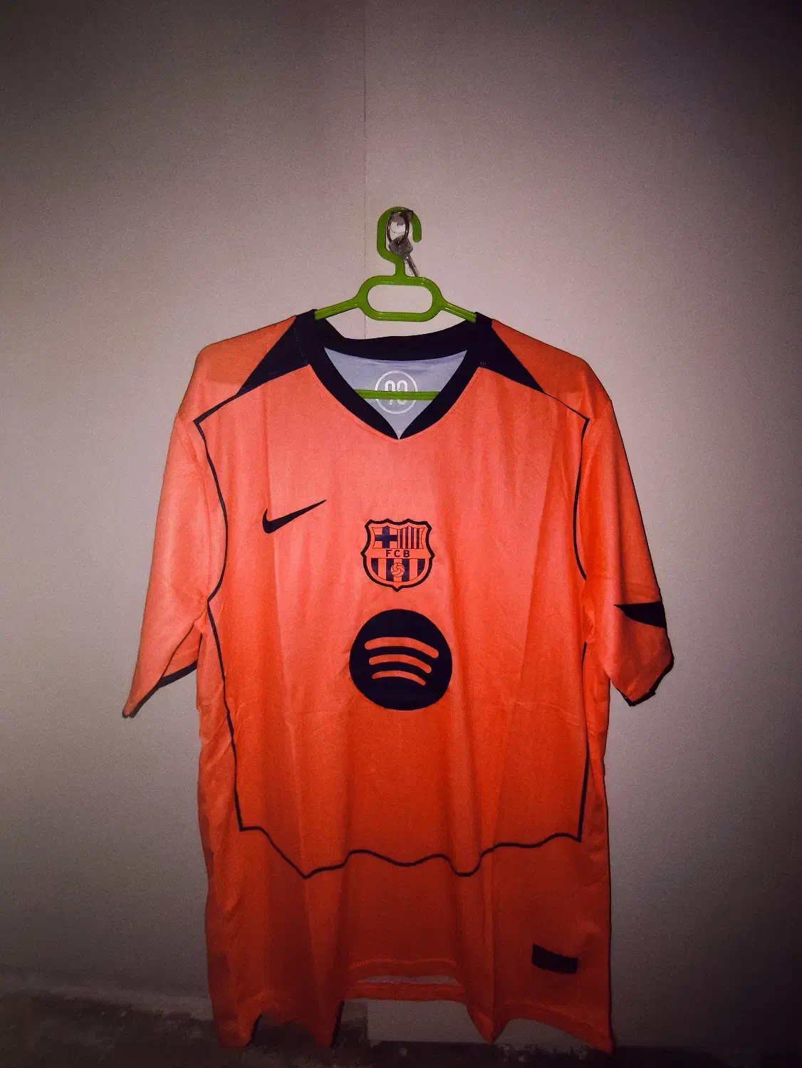 کیت بارسلونا بزرگسال|لباس|ری, سرتخت|دیوار