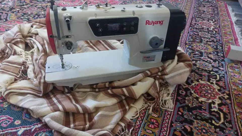 چرخ خیاطی صنعتی رویانگ به همراه میزش فروخته میشود|چرخ خیاطی و ریسندگی|ماکو, |دیوار