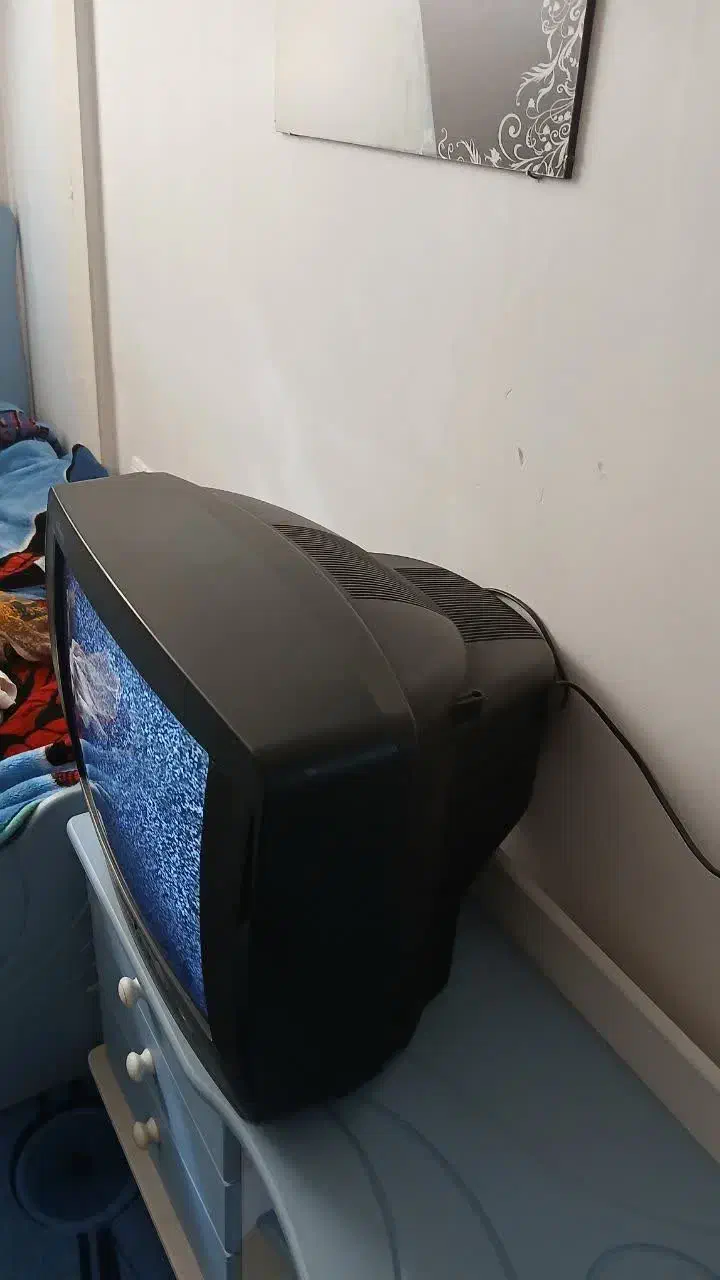 تلویزیون ۲۱ اینچ قدیمی|تلویزیون و پروژکتور|بروجرد, |دیوار