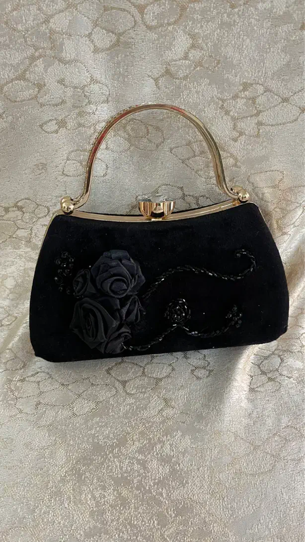 کیف مجلسی|کیف، کفش، کمربند|ری, دولتآباد|دیوار