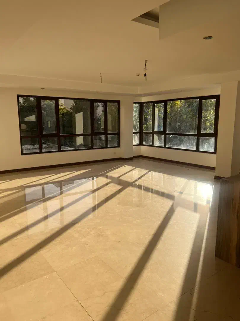 الهیه ۱۵۵ متری مشرف به باغ