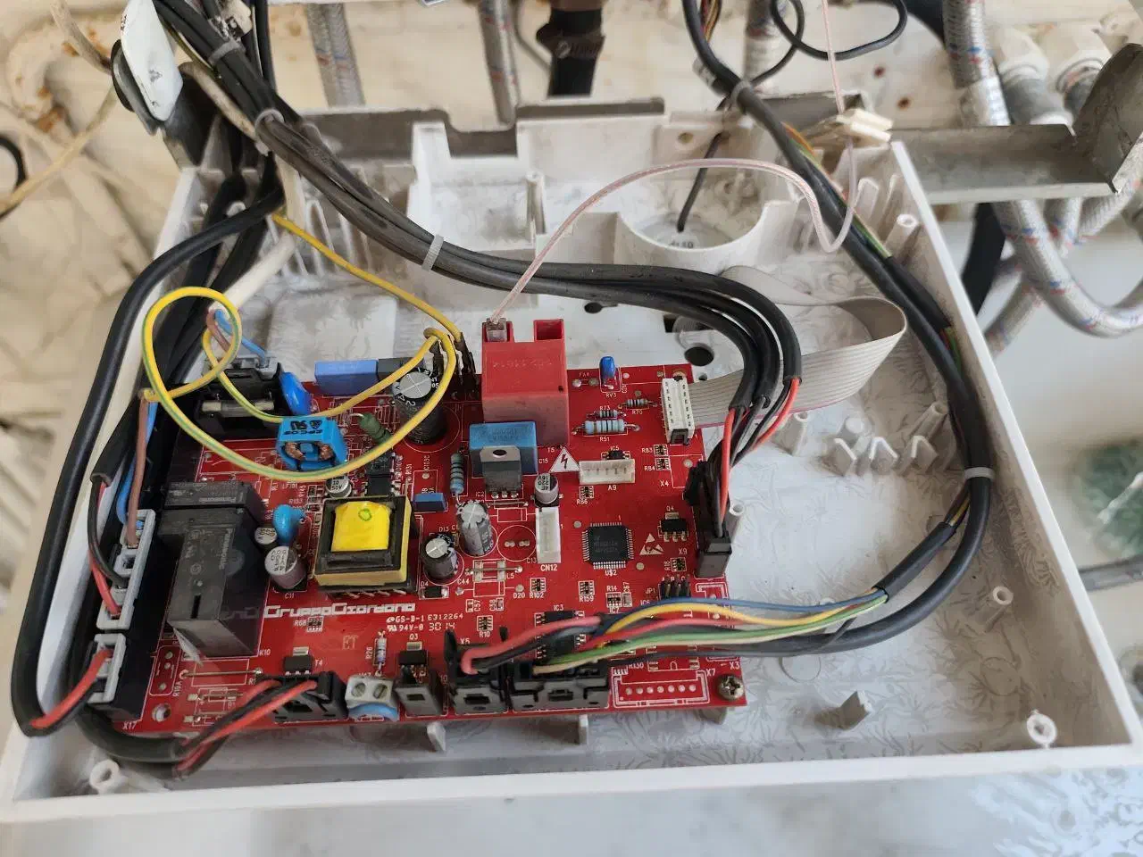 تعمیرات تخصصی و سرویس انواع پکیج های ایرانی خارجی|خدمات پیشه و مهارت|قرچک, شهرک طلائیه|دیوار