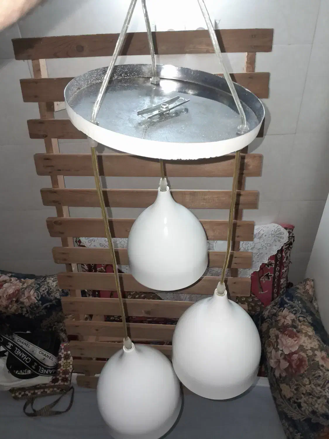 لوستر سه‌ شاخ|لوستر و چراغ آویز|گرگان, |دیوار