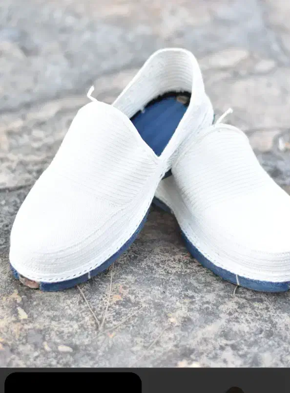 گیوه|کیف، کفش، کمربند|ایلام, |دیوار