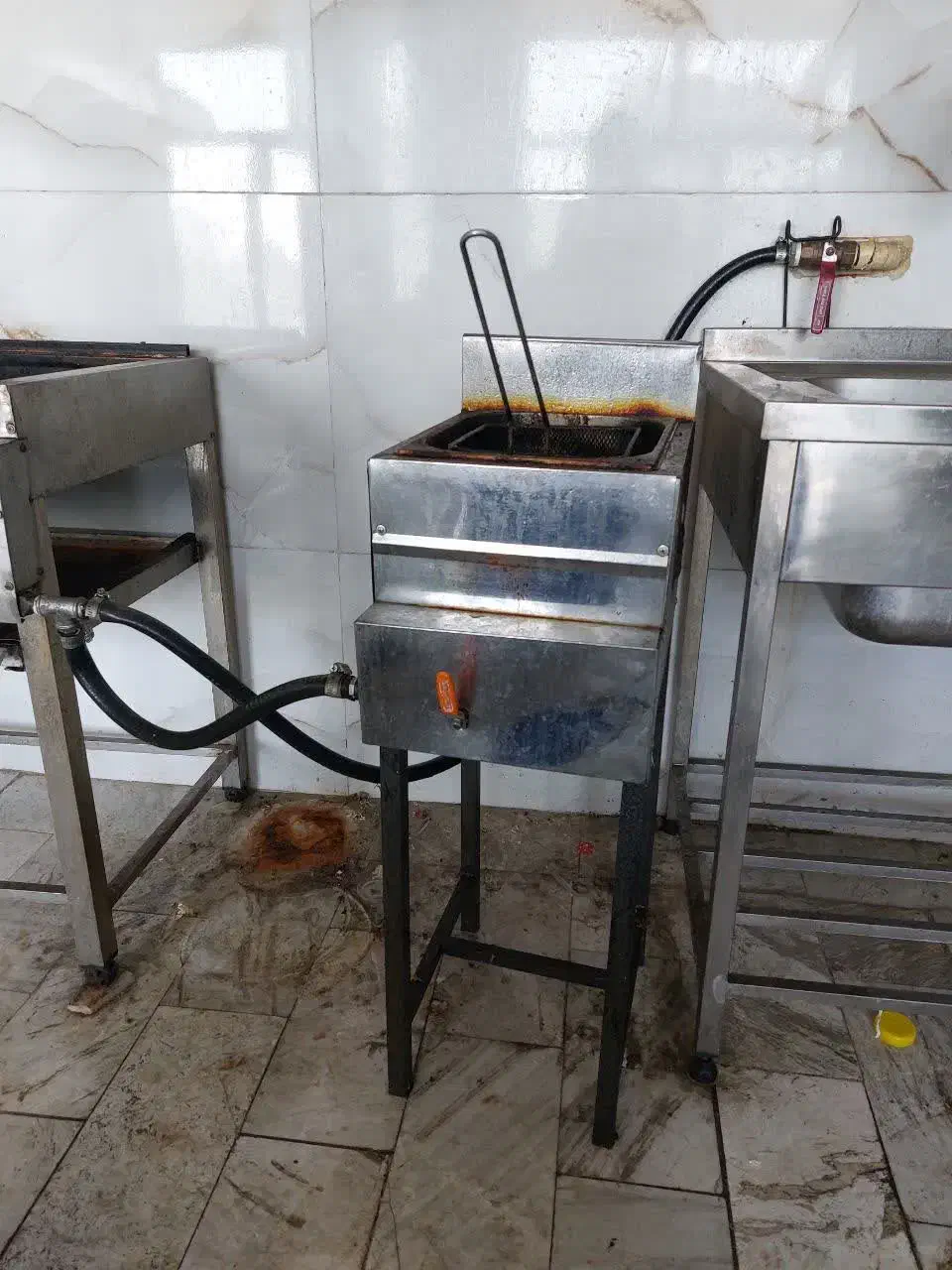 سرخکن|اجاق گاز و لوازم برقی پختوپز|قم, دروازه چوبی|دیوار