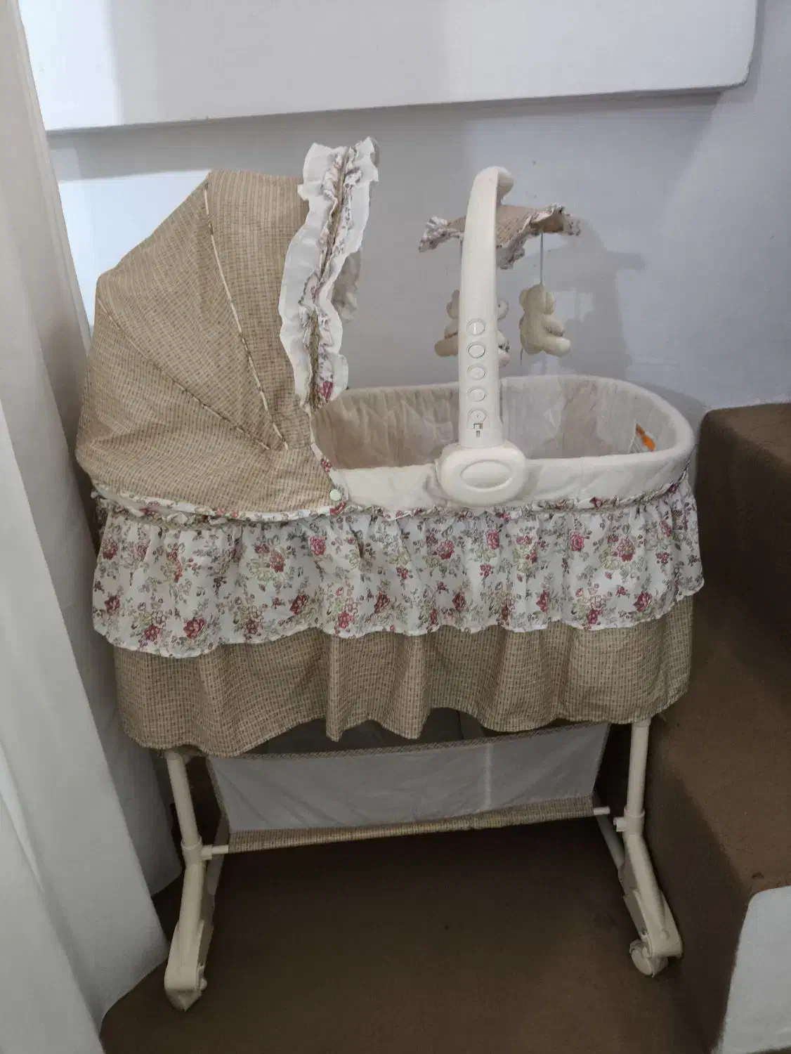 گهواره|تخت و صندلی بچه|اصفهان, جلفا|دیوار