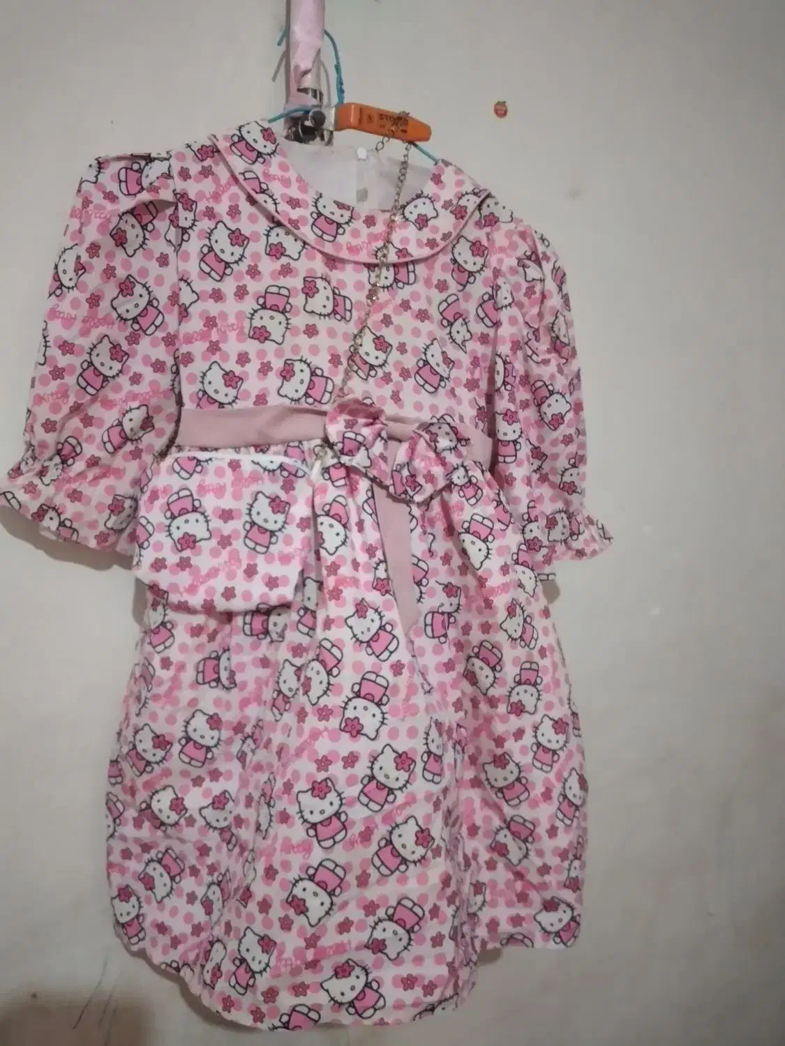 لباس های دخترانه. شیک. وتمیز|لباس|شادگان, |دیوار