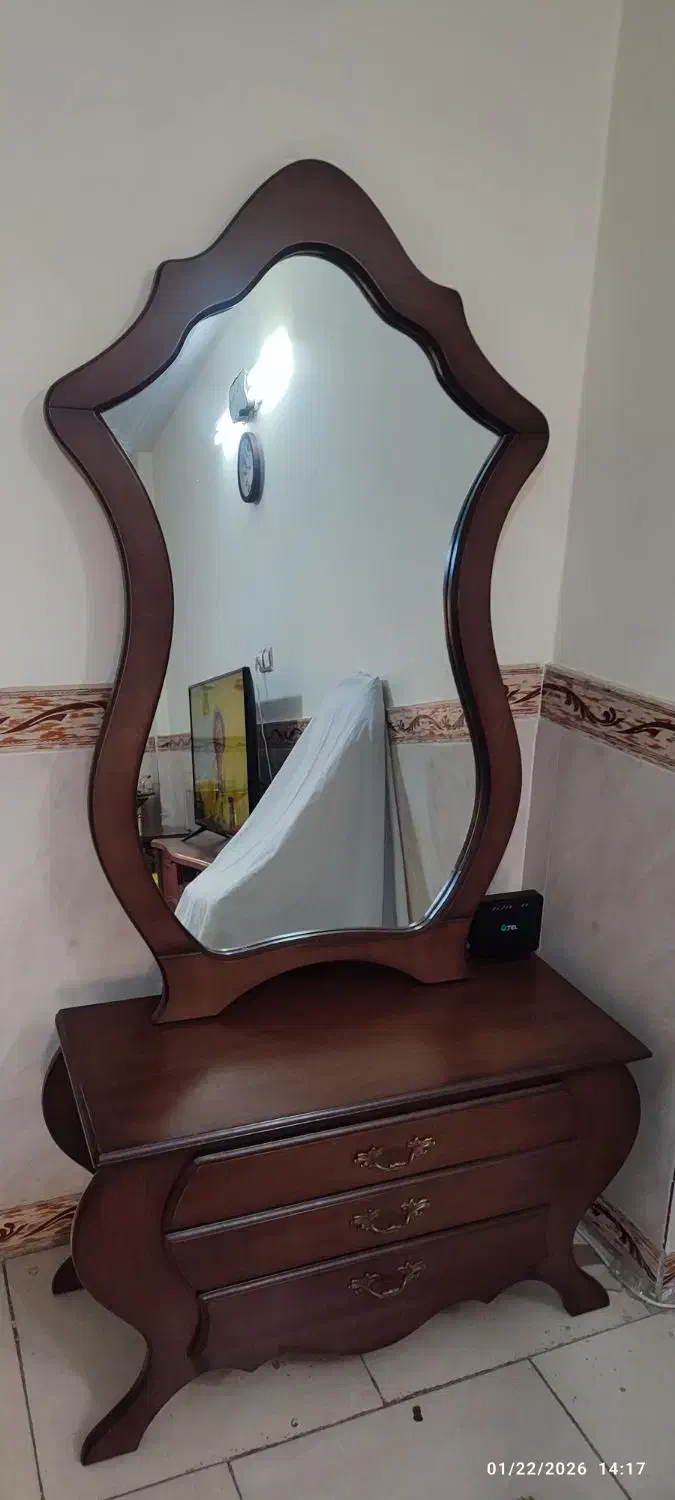 آینه و میز کنسول|بوفه، ویترین، کنسول|قرچک, زیبا شهر|دیوار