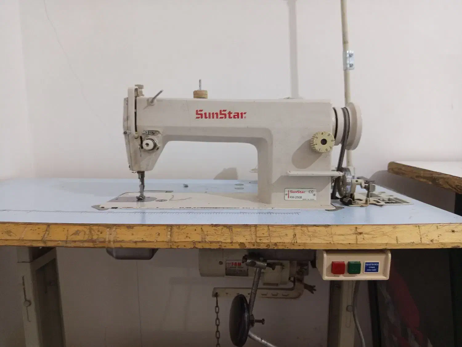 چرخ خیاطی صنعتی راسته دوز و سردوز چهار نخ جک|چرخ خیاطی و ریسندگی|نیشابور, بلوار گلها|دیوار