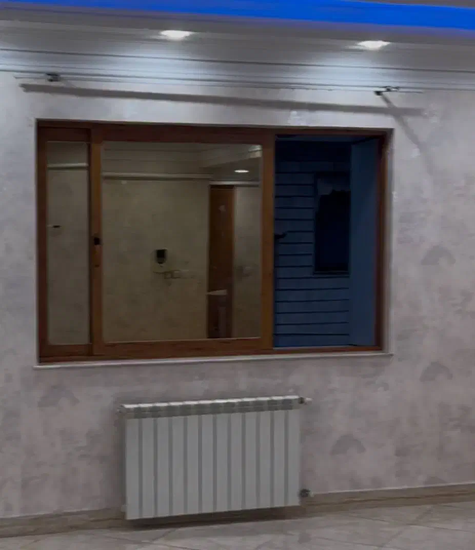 درب و پنجره آلمینیومی سالم در حد نو|عمدهفروشی|رشت, صفاری|دیوار