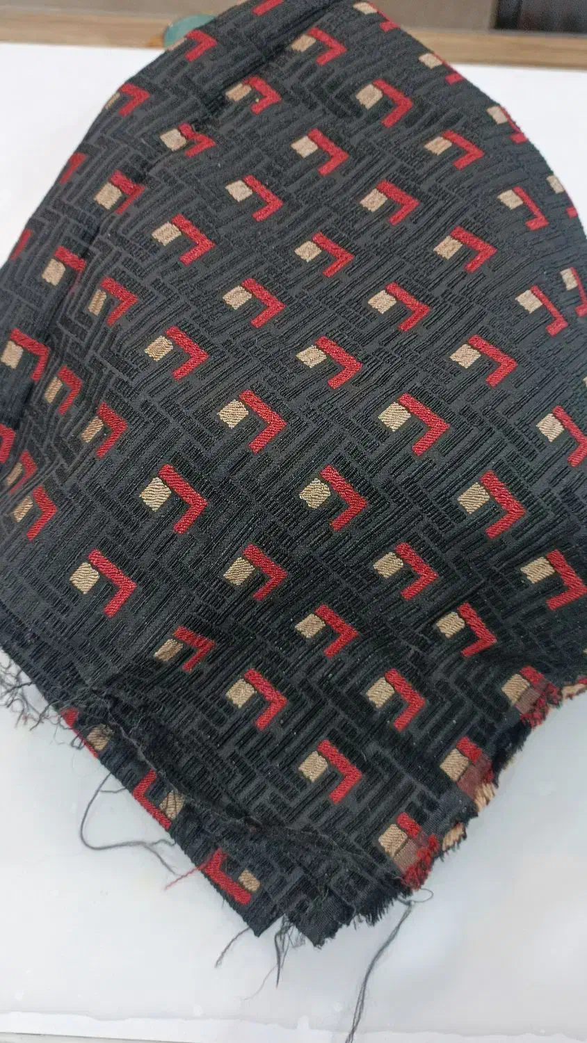 پارچه ژاکارد و چادر مشکی|لباس|بروجن, |دیوار