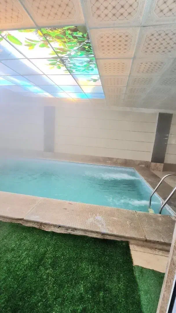 ویلا استخر سرپوشیده|اجارهٔ کوتاه‌مدت ویلا و باغ|هشتگرد, تهران دشت|دیوار