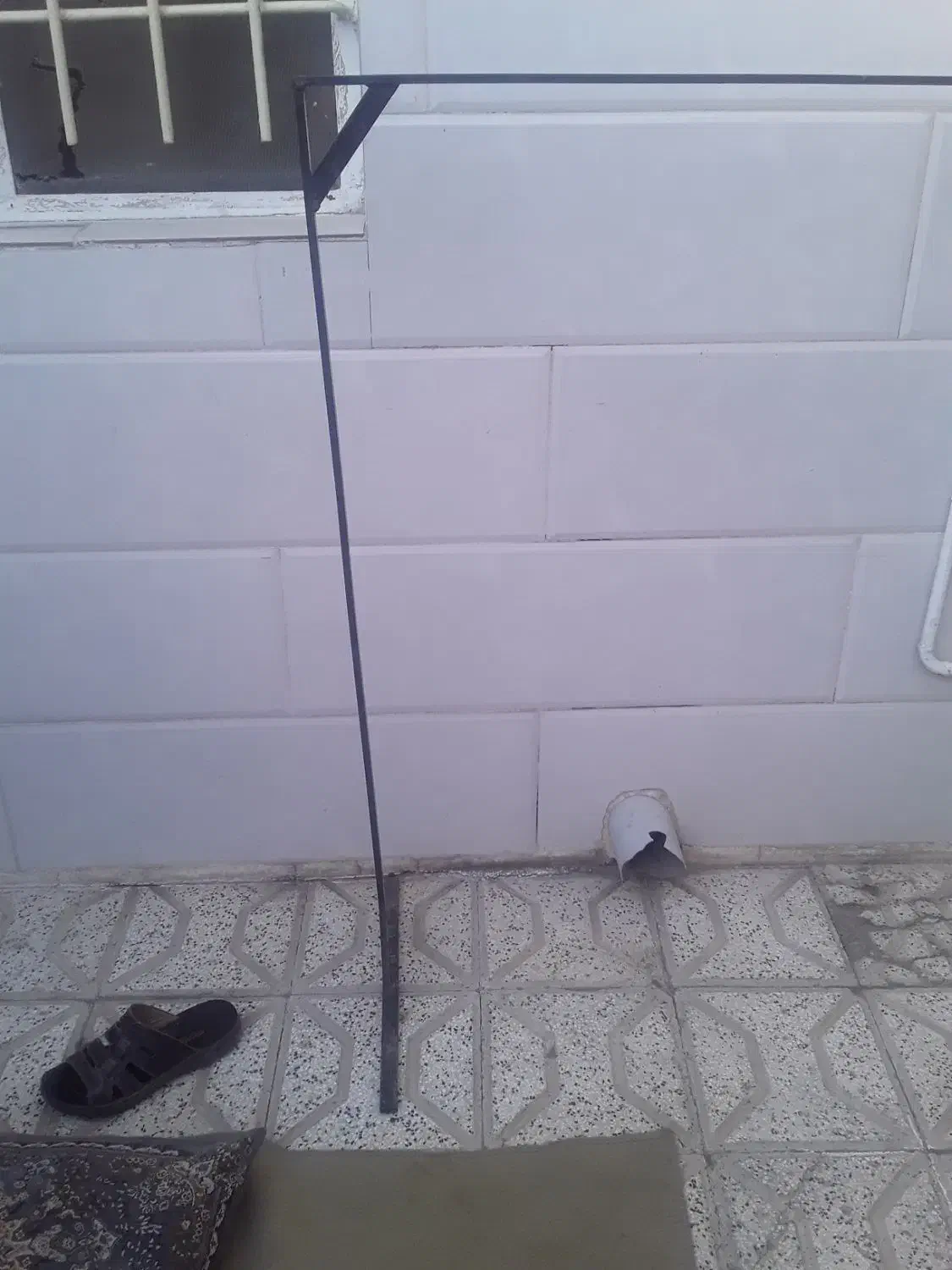 رگال لباس|بندرخت و رخت‌آویز|نیشابور, خط کاشمر|دیوار