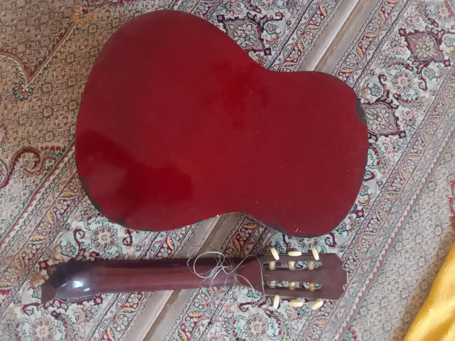 گیتارنیازبه تعمیر|گیتار، بیس، امپلیفایر|بهارستان, |دیوار