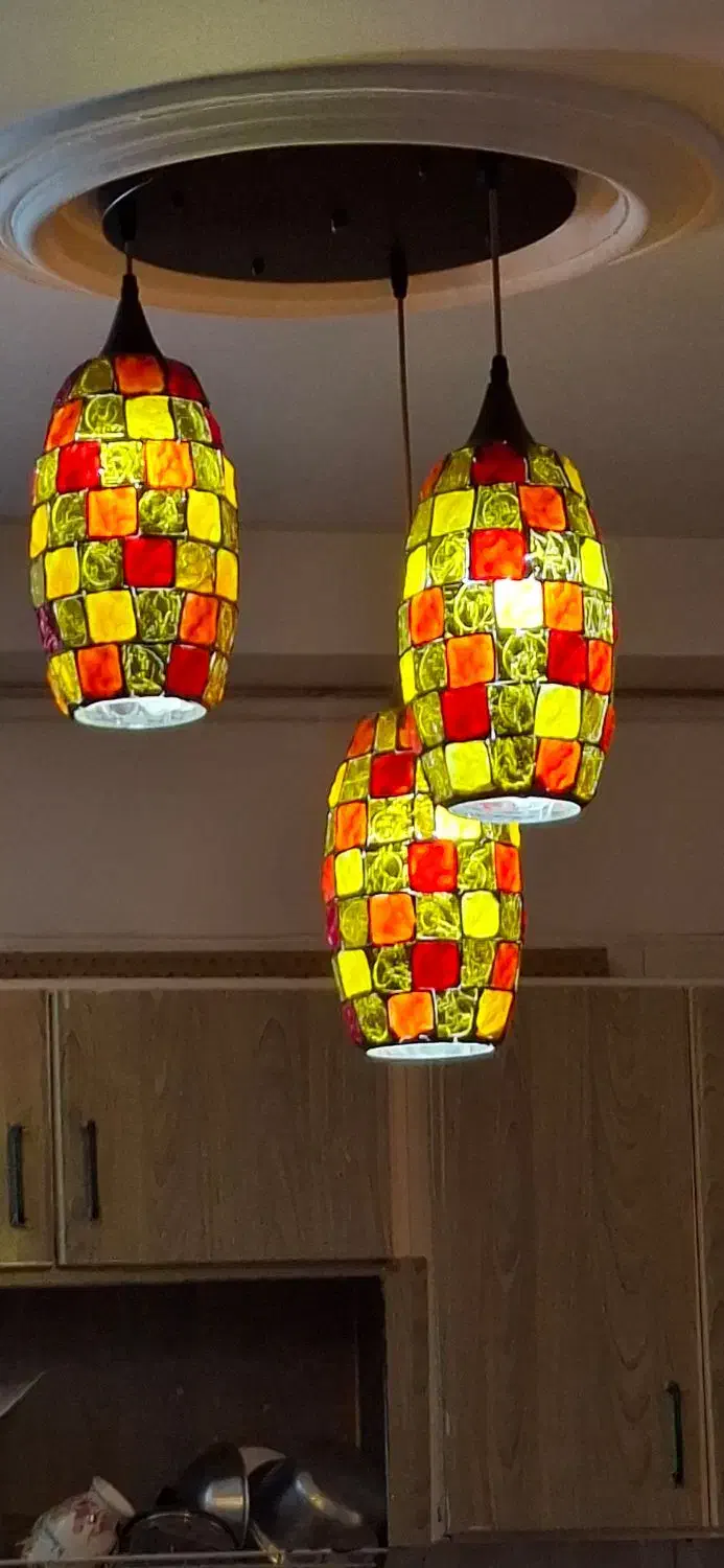 لوسرچوبی با دیوارکوب و لوستر سه شاخه کریستالی|لوستر و چراغ آویز|کرج, باغستان|دیوار