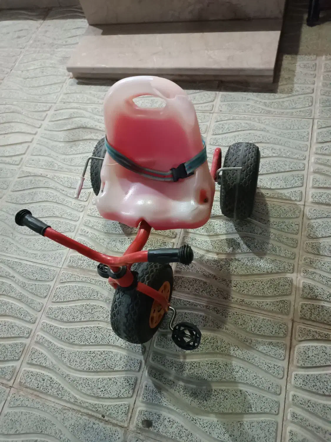 سه چرخه|اسباب‌بازی بچه|مبارکه, |دیوار